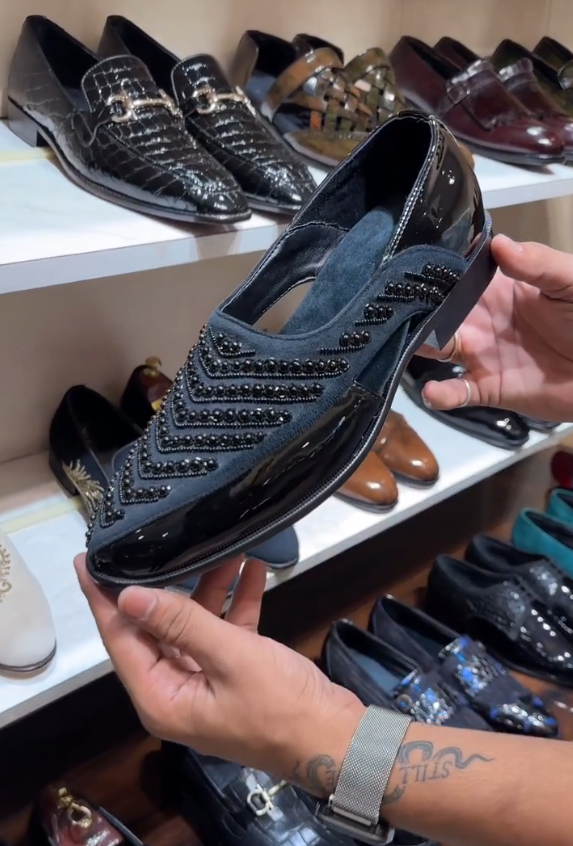 Hand-Embroidered Spectators Peshawaris