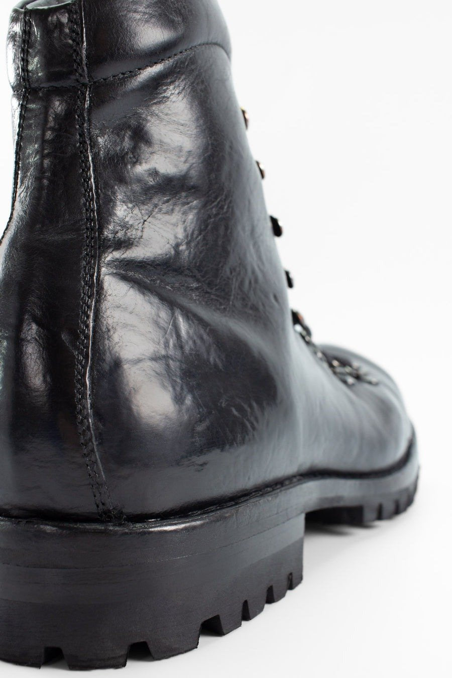 CAMDEN tar-black combat boots