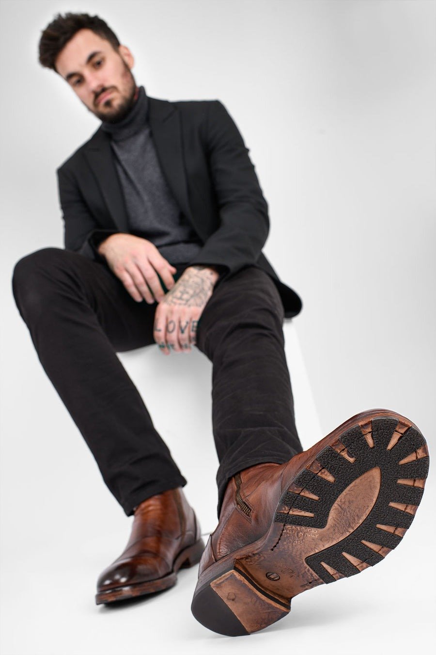 ASTON EDGE cognac laceless ankle boots