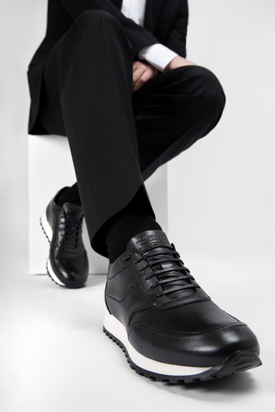 SOHO tuxedo-black runners