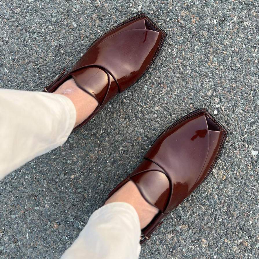 Hand Stitched Patent Black/Maroon Kheri