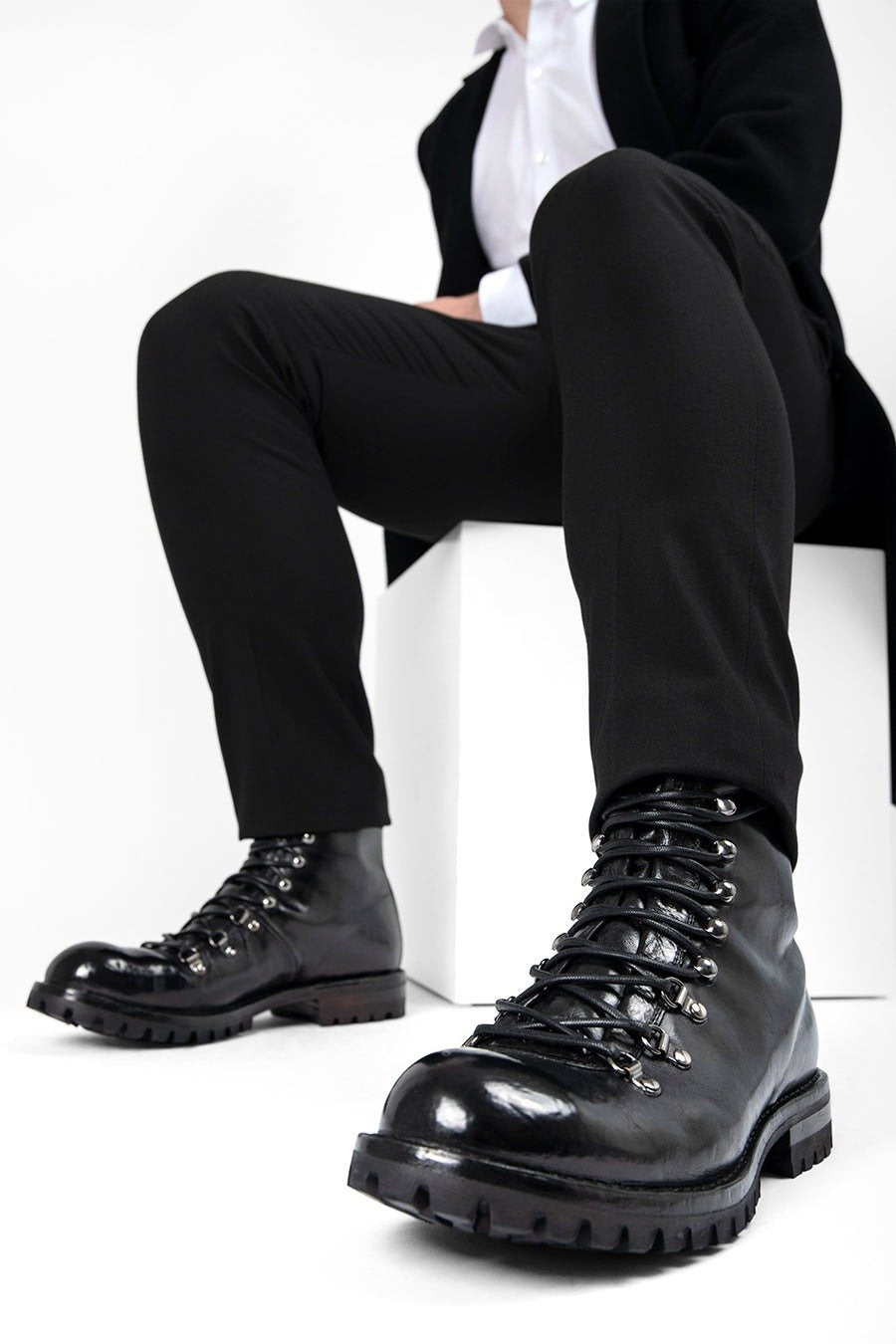 CAMDEN tar-black combat boots