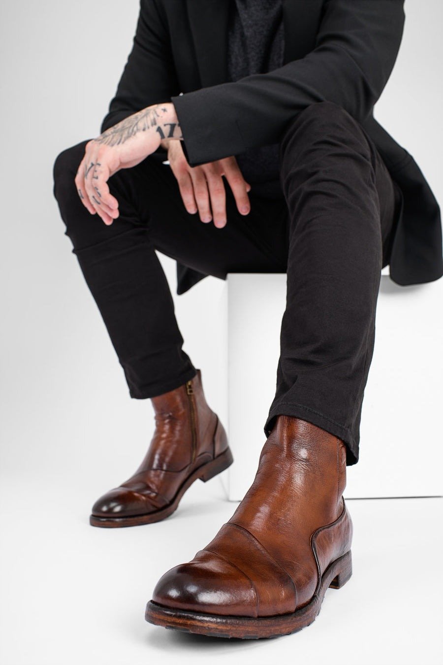 ASTON EDGE cognac laceless ankle boots
