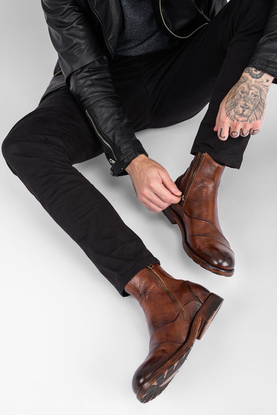 ASTON EDGE cognac laceless ankle boots