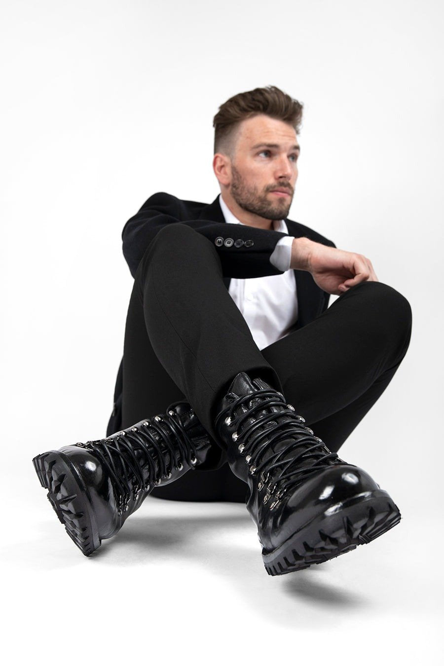 CAMDEN tar-black combat boots