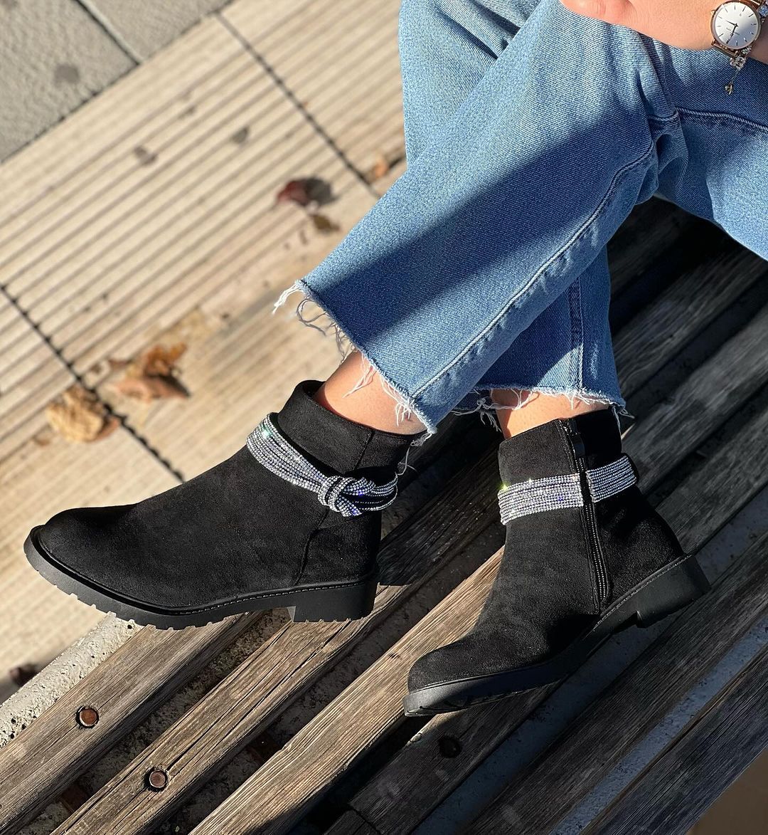 Rhinestone-Embellished Elegant Flat Boots
