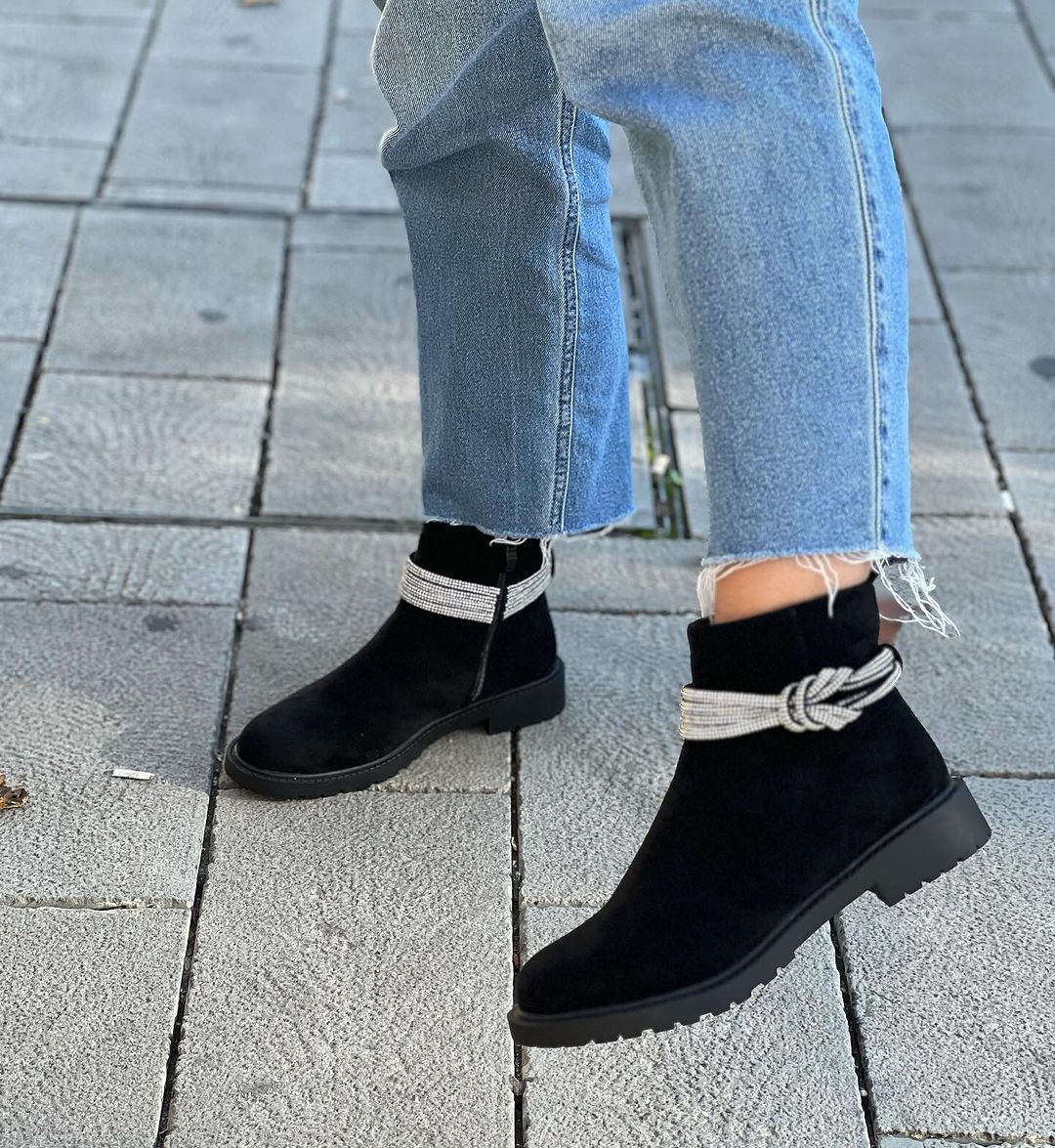 Rhinestone-Embellished Elegant Flat Boots
