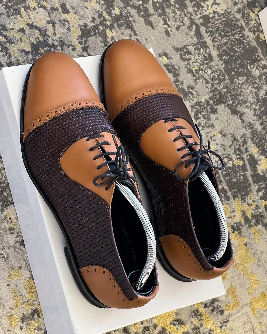 Middle Brown X Dark Tan Basket Lace Up