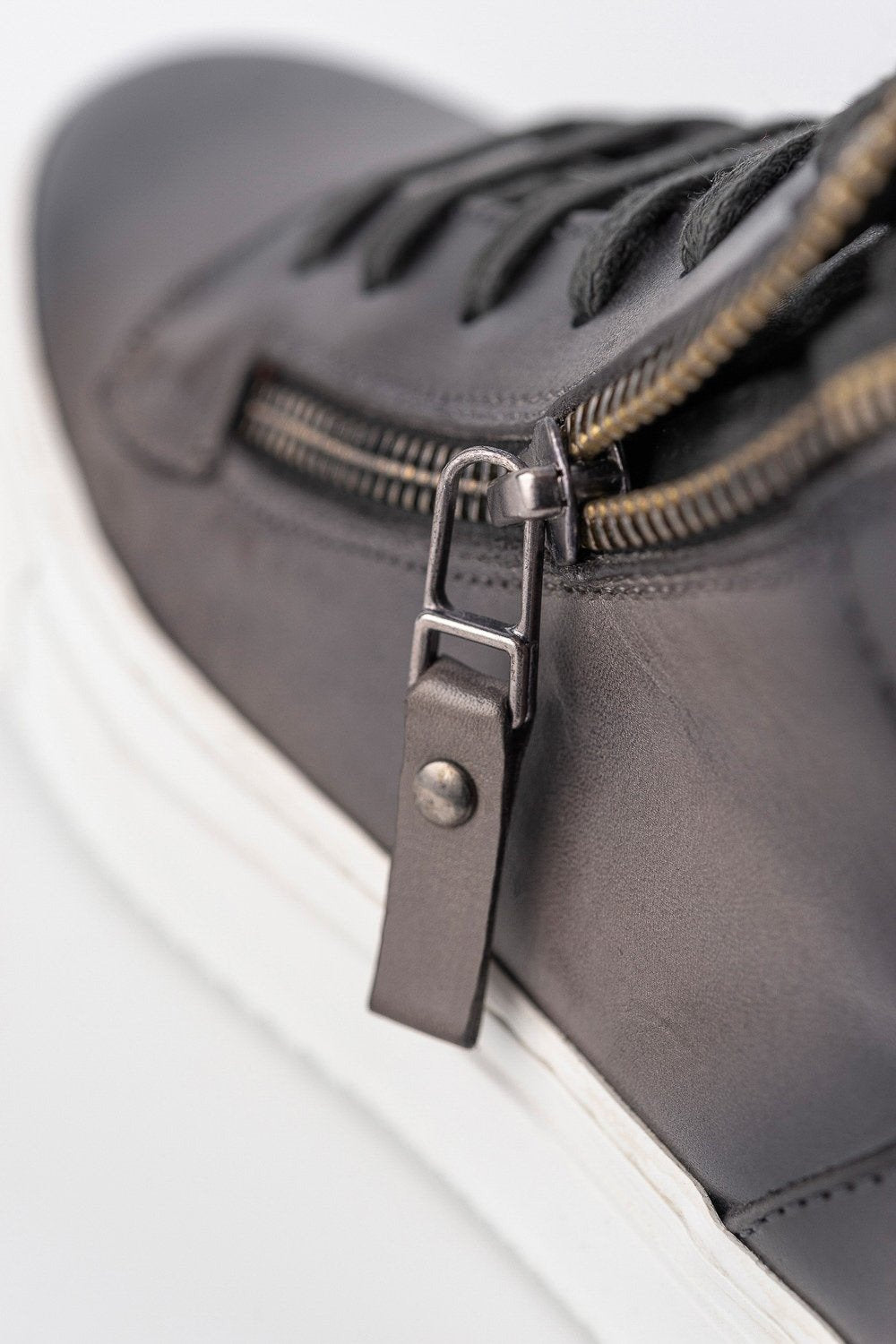 SOHO aluminium-grey patina high sneakers